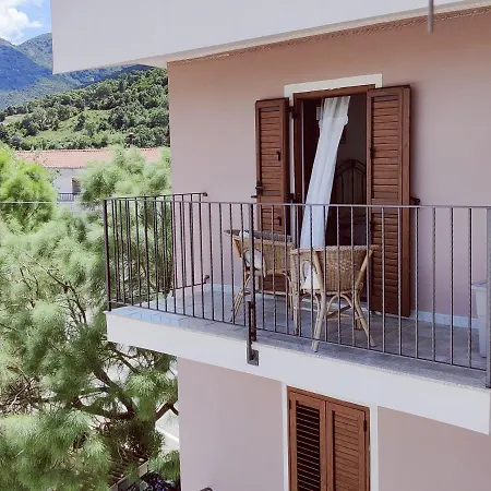 Rooms&terraces Bed & Breakfast Urzulei