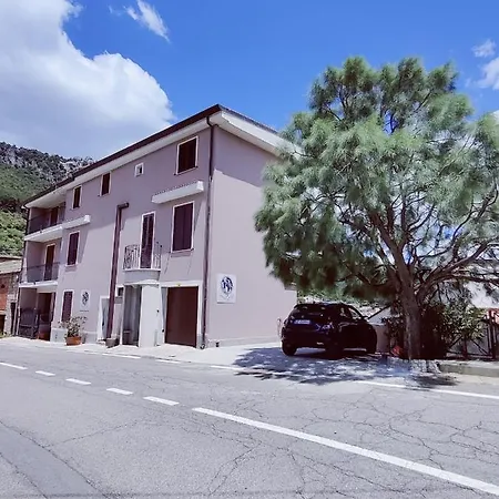 Rooms&terraces Bed & Breakfast Urzulei