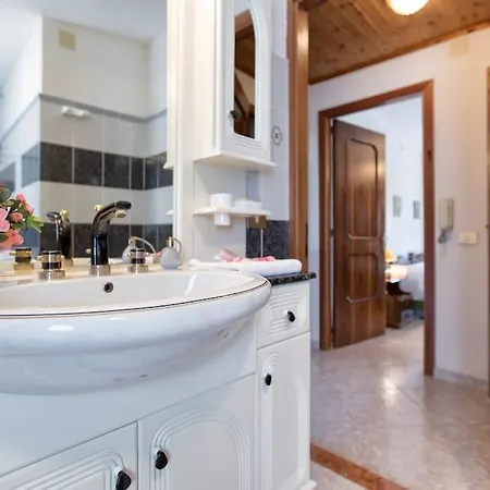 Rooms&terraces Bed & Breakfast Urzulei